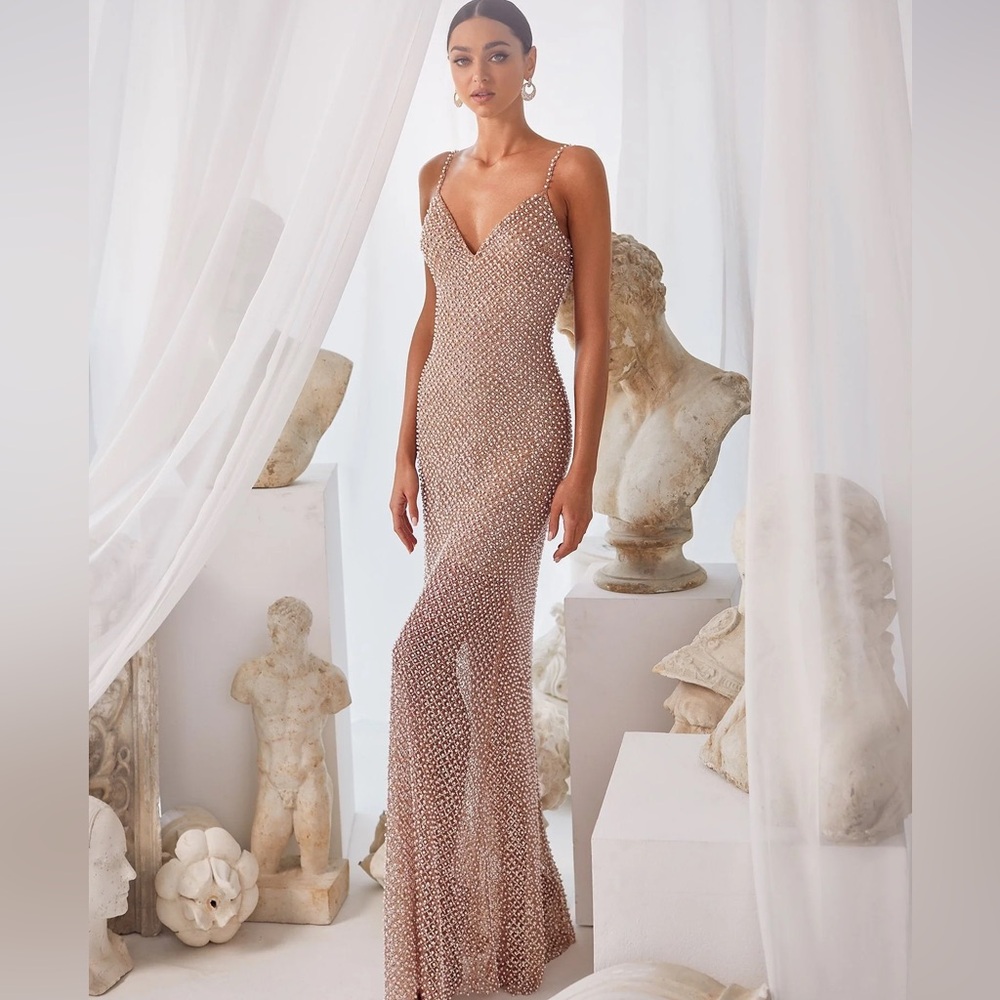 Alamour The Label Backless Dress in Beige and White